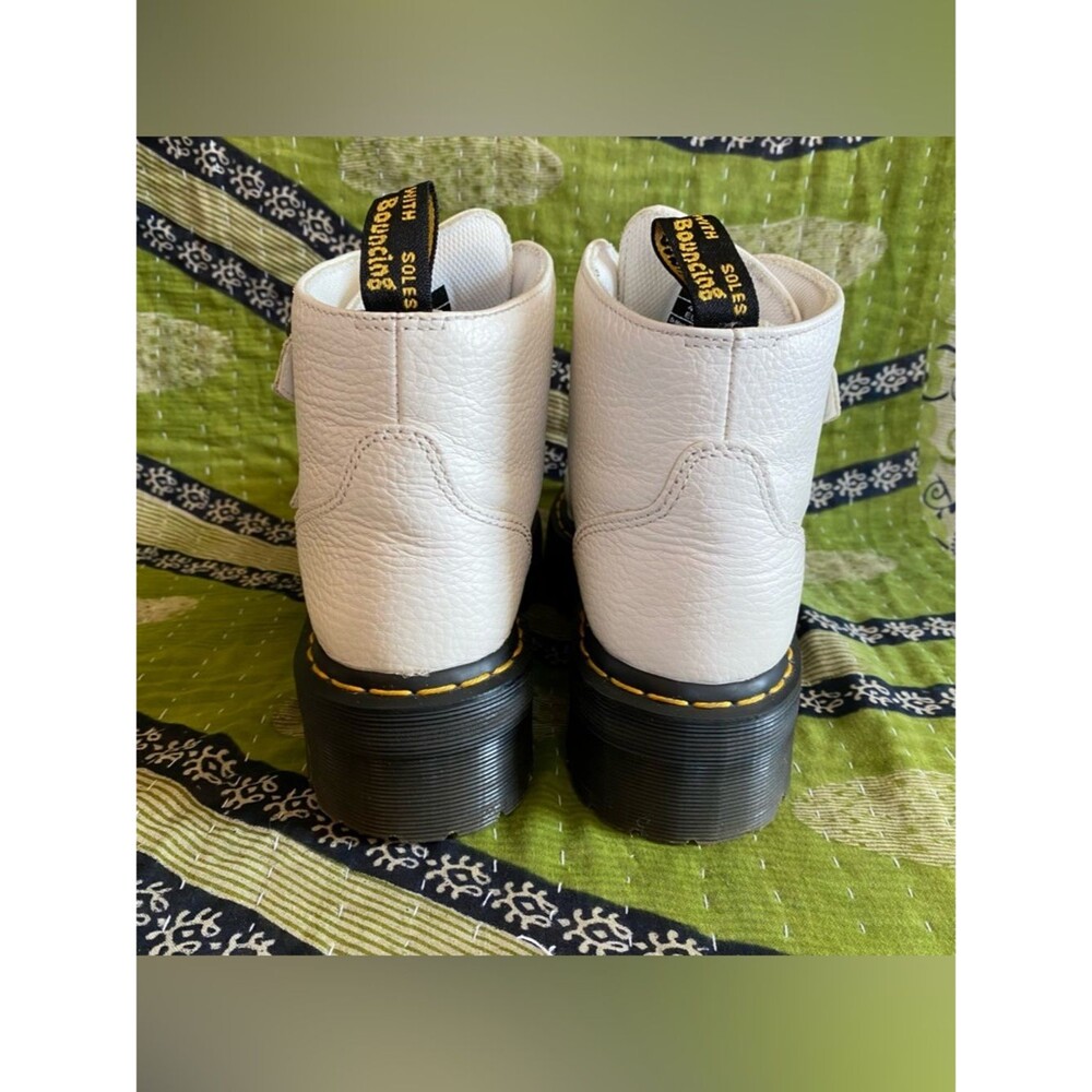 Dr. Martens White Devon Flower Buckle Leather Platform Boots Size UK 7/ US 9 - Picture 4 of 13